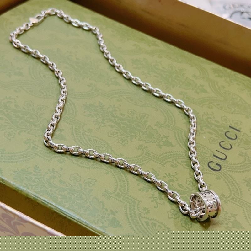 G*u*i necklaces